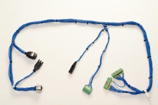 Cablaje/ansambluri de cabluri pentru aplicații industriale
